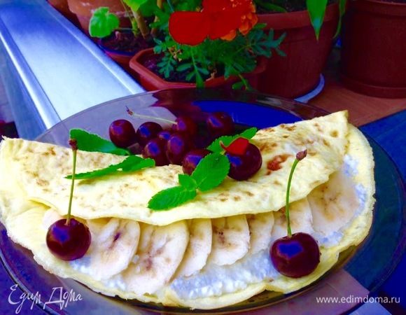 Здесь начинка : творог + мед по вкусу + йогурт натуральный по вкусу и бананы.
Отличный полезный и вкусный завтрак )