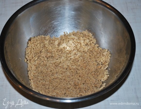 Этой крошкой будем посыпать наши манники. 