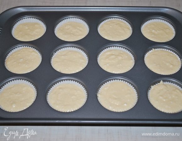 Наполняем тестом форму. Из этого количества теста получается 12 штук.