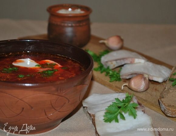 Подаем щи с чесноком и сметаной, или кто как любит.