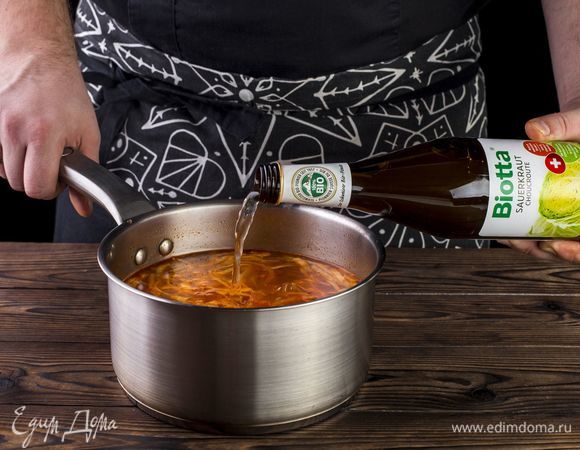 Добавьте по вкусу био-сок из квашеной капусты Biotta, он придаст блюду характерную кислинку.