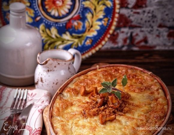 Поставить запеканку в хорошо разогретую духовку и запекать до образования аппетитной румяной корочки (примерно 30 минут).