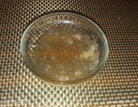 Желатин замочить в воде для разбухания на 30 минут.