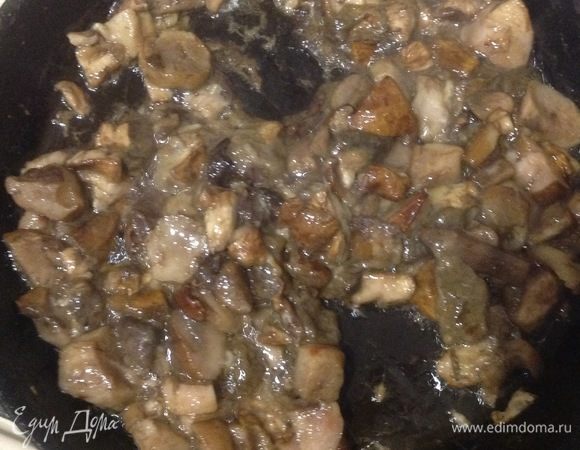 Грибы обжарить минут 8. 