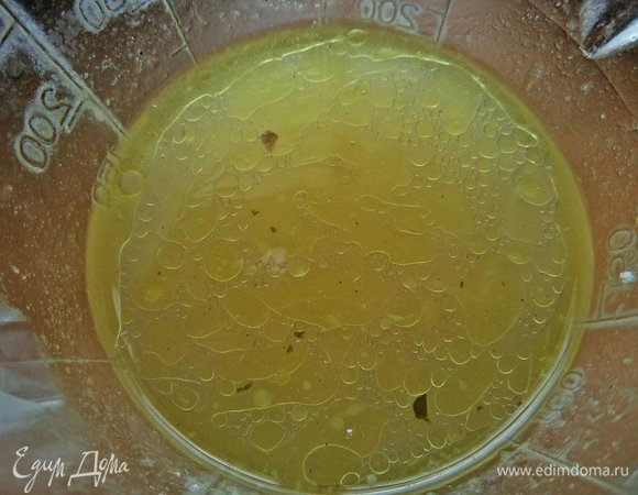 В курином бульоне (около стакана) развести крахмал.