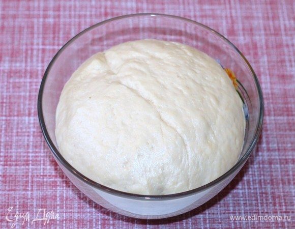 Оставляем тесто для подъема в 2,5 раза. Вес у моего теста 600 грамм.
