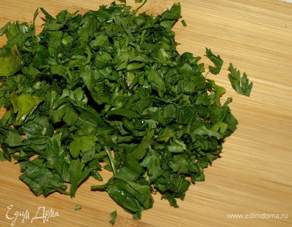 Петрушку порубить.