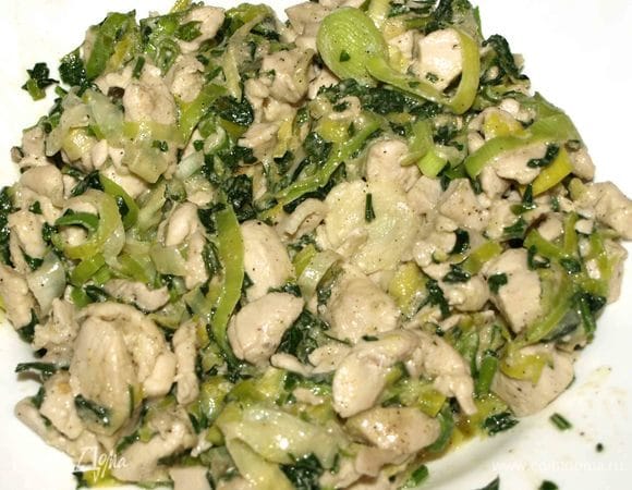 Готовую начинку выкладываем в тарелку и даем немного остыть.