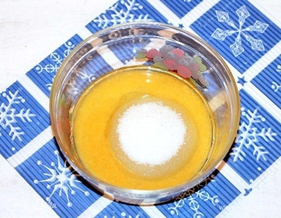  Добавить сахар и молоко.
