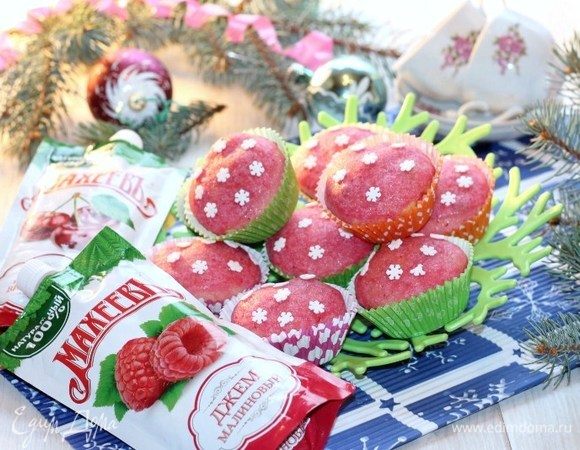 Чтобы цвет у кексов, был более насыщенный, можно после того, как помадка застынет, повторить.
