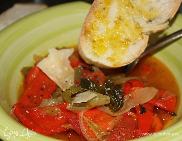 Разложите в глубокие тарелки, полейте вкусным оливковым маслом, не скупитесь! Добавьте несколько кусочков пармезана или любимого вами сыра. 
Подавайте с бокалом красного вина.
Приятного аппетита!
Buon appetito!