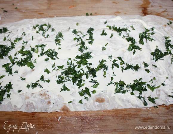 Сверху посыпаем зеленью.