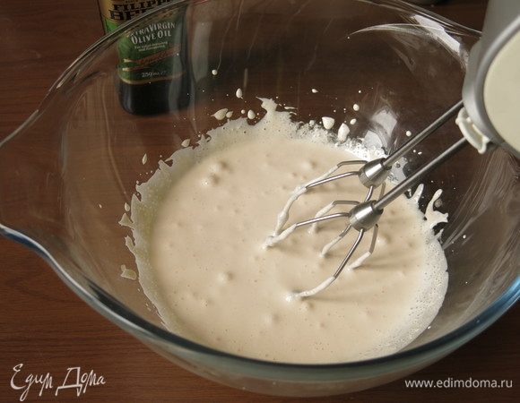 Взбиваем на малой скорости 5 минут.