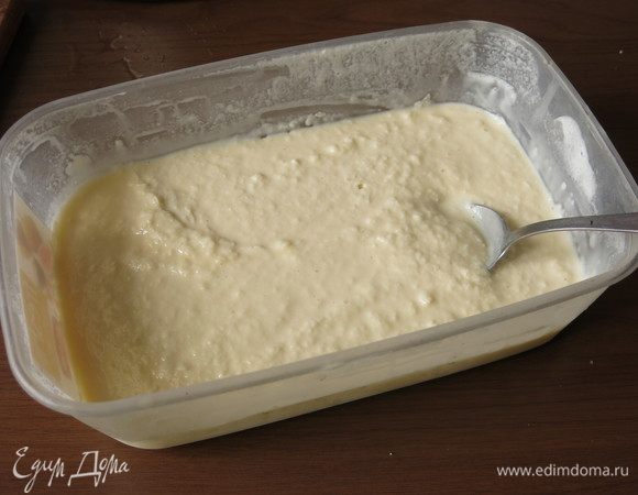 Ставим на 30–45 минут в холодильник, потом через каждые 20 минут перемешиваем в течение 2-х часов.