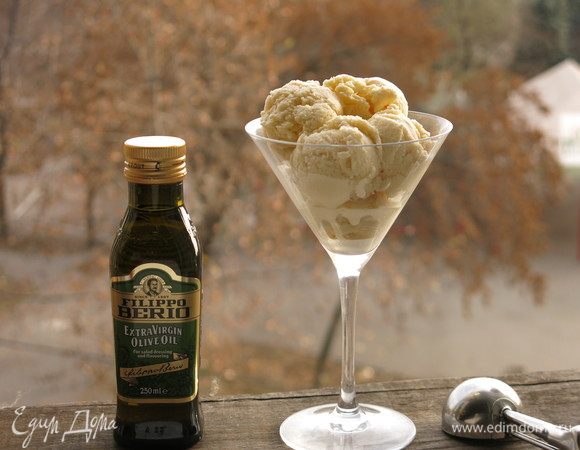 Раскладываем по креманкам, бокалам, поливаем маслом при желании. Приятного!