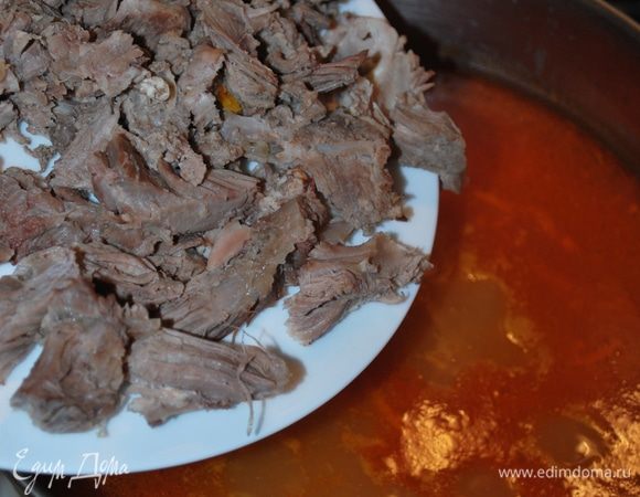 Добавляем мясо.