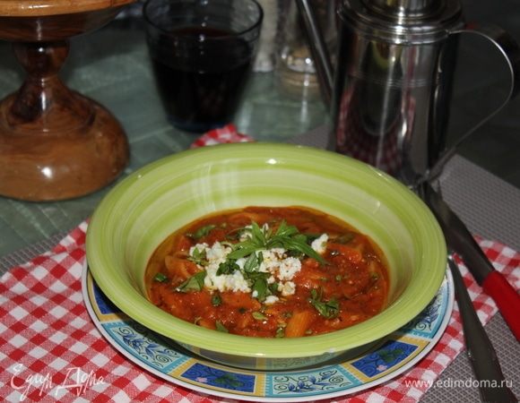 Подавать в глубоком блюде, украсив свежим базиликом и свежими листьями тимьяна. Очень хорошо сочетается также свежая моцарелла, рикотта, фета или брынза. Полить сверху оливковым маслом Extra Virgin. Приятного аппетита! Buon appetito!