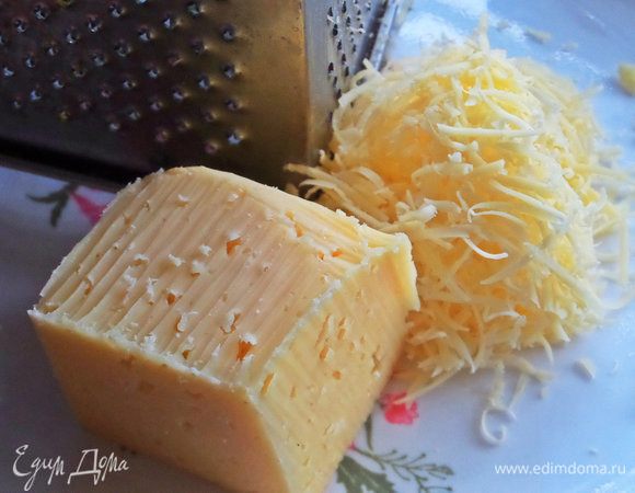 Сыр натереть.