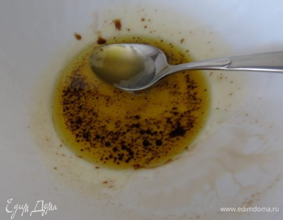 Для заправки все смешайте.