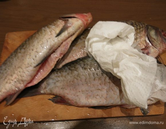 Вытираем салфеткой.