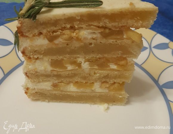 Я бы не советовала убирать непокрытый торт в холодильник, крем может потрескаться и заветриться. Я украшала торт розмарином и красной смородиной.
С нетерпением жду ваших отзывов и фотографий.
Приятного аппетита!