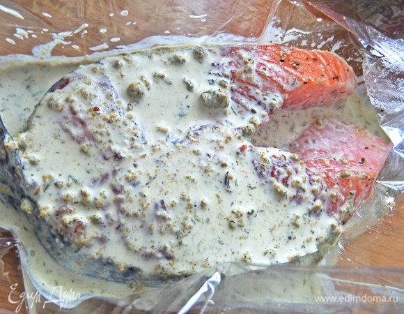 Стейк пропитать заливкой.