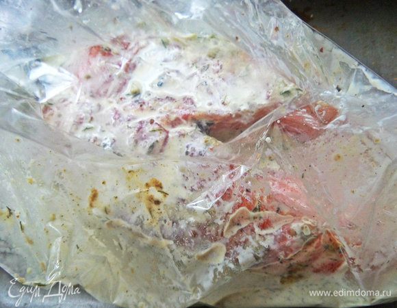 Запечатать и положить в форму. Запекать 20 минут при 180°С.