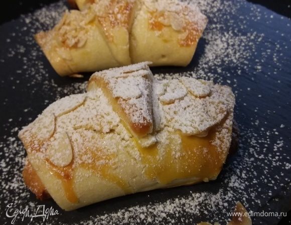 При подаче посыпать сахарной пудрой. 