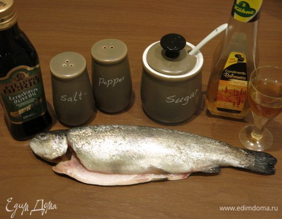 Подготовим продукты. Вес рыбы — потрошеная с головой и жабрами, 2 шт.