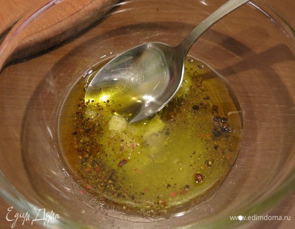 Наливаем масло.