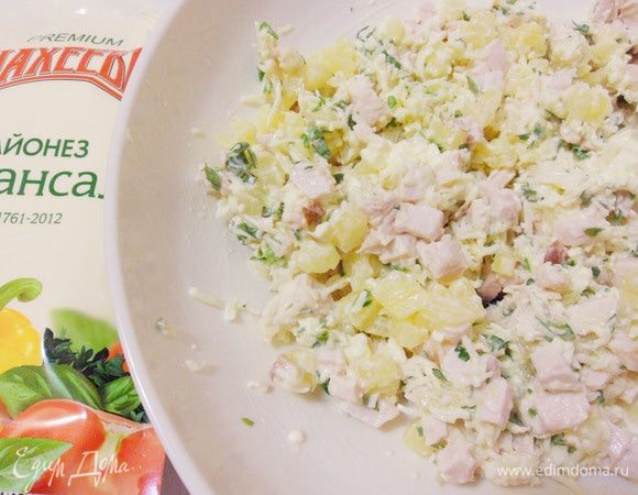 Все перемешать, добавить соль по вкусу. Начинка для тарталеток готова. 