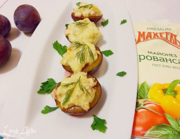 Запеченные сливы с мясом птицы готовы. С наступающим Новым годом! Угощайтесь!