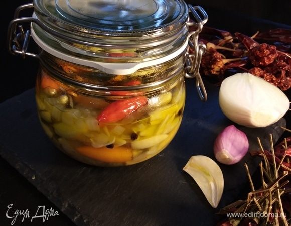 Из этого количества ингредиентов получаются две баночки по 0,5 литра. 