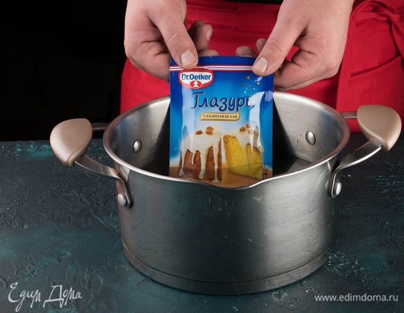 Пока пряники пекутся, приготовьте белую глазурь Dr. Oetker согласно инструкции на упаковке. 