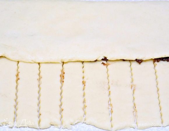 Целой стороной покрыть начинку.