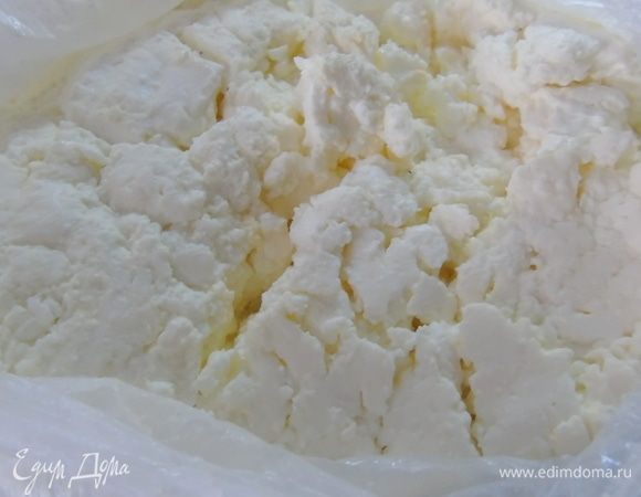 Для начинки я брала домашний творог.