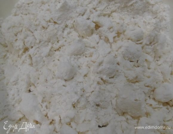 Сливочное масло разотрите с мукой.