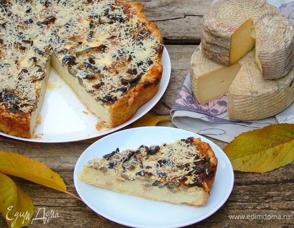 За 10 минут до готовности присыпаем натертым сыром. 