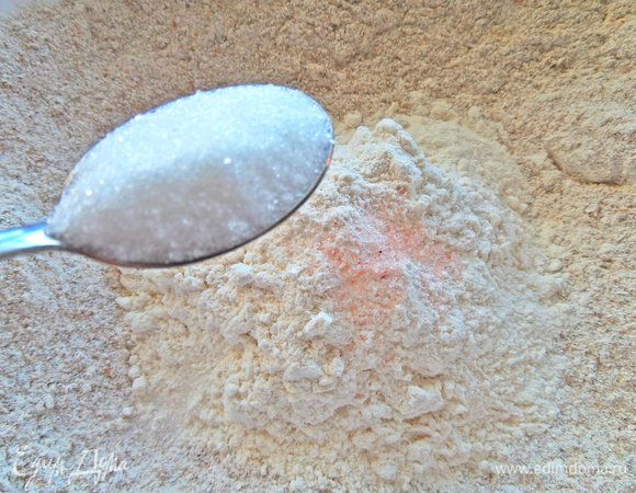 Добавить сахар, ваниль и соль.