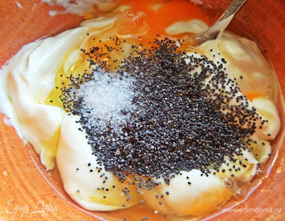 Всыпать мак и ваниль.