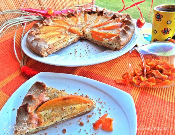 В меру сладкая вышла галета, фруктовая. Рядом у меня поданы тыквенные цукаты.