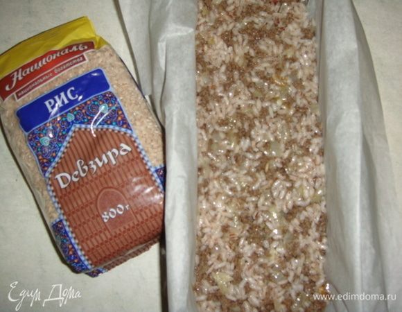 Выложить начинку, ровно распределить ее.