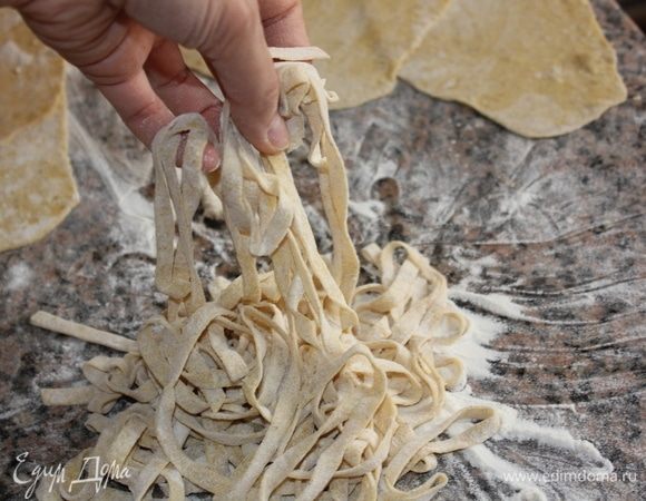 Вот такие получаются тальятелле. Нежные и пористые.