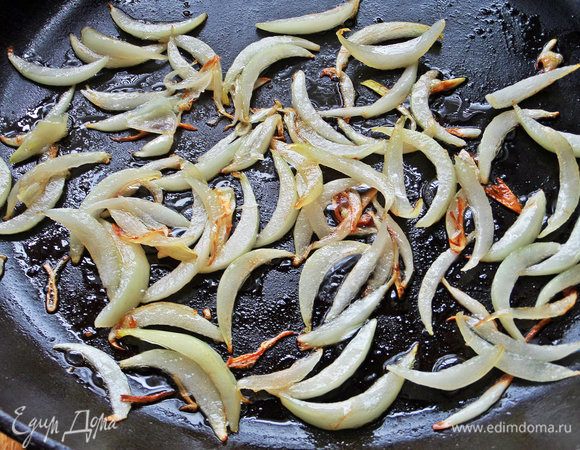 Обжарить на оливковом масле.