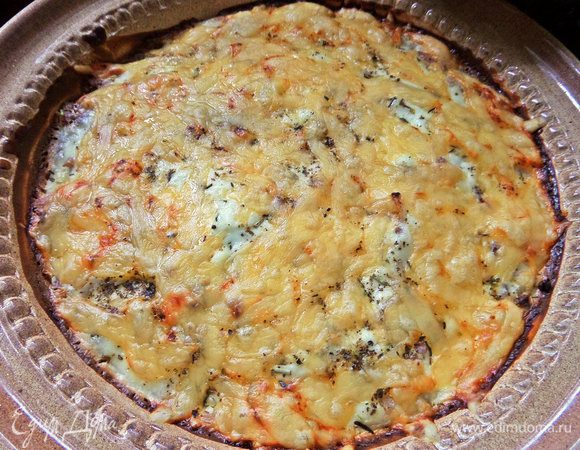 Запекать до сырной корочки при 200°С. Все продукты готовые, нужно только расплавить сыр и пропитать сметаной низ.