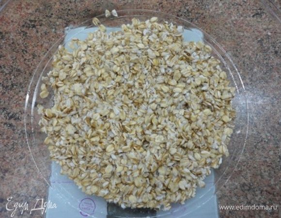 Хлопья залить кипятком. Дать постоять 10 минут.