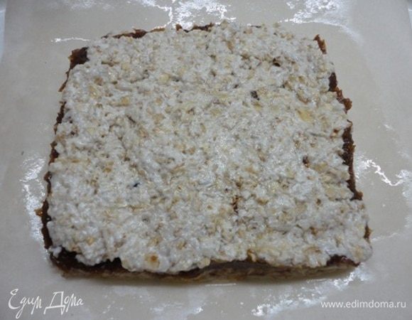 Накрыть оставшимся тестом.
Выпекать при 180°С  25 минут.
