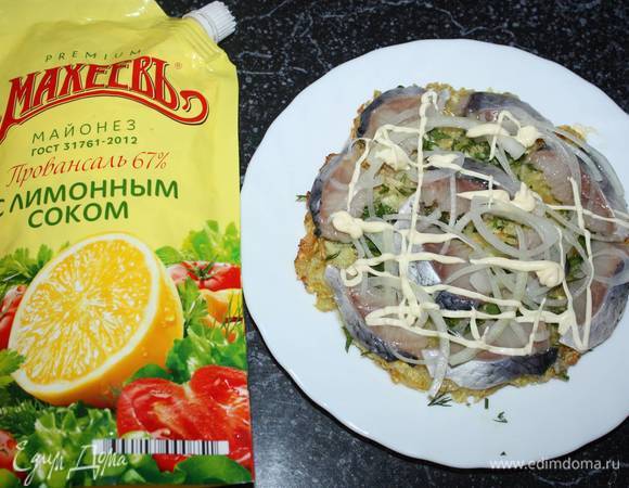 И сверху покрываем решеткой из майонеза ТМ «МахеевЪ». 