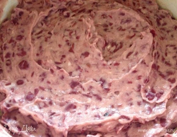 В оригинальном рецепте обычно используется светлый винный уксус, я его заменила на сок лимона.
Фасоль с вечера замачила в воде, утром эту воду слила, залила и сварила до готовности в подсоленной воде.
Когда сливала воду то оставила совсем чуть-чуть на дне водички чтобы легче можно было помять фасоль, либо можно это сделать в блендере.