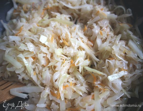 Тушить до готовности. Дать остыть до теплого состояния. Добавить яйца, перемешать. Дать полностью остыть. 